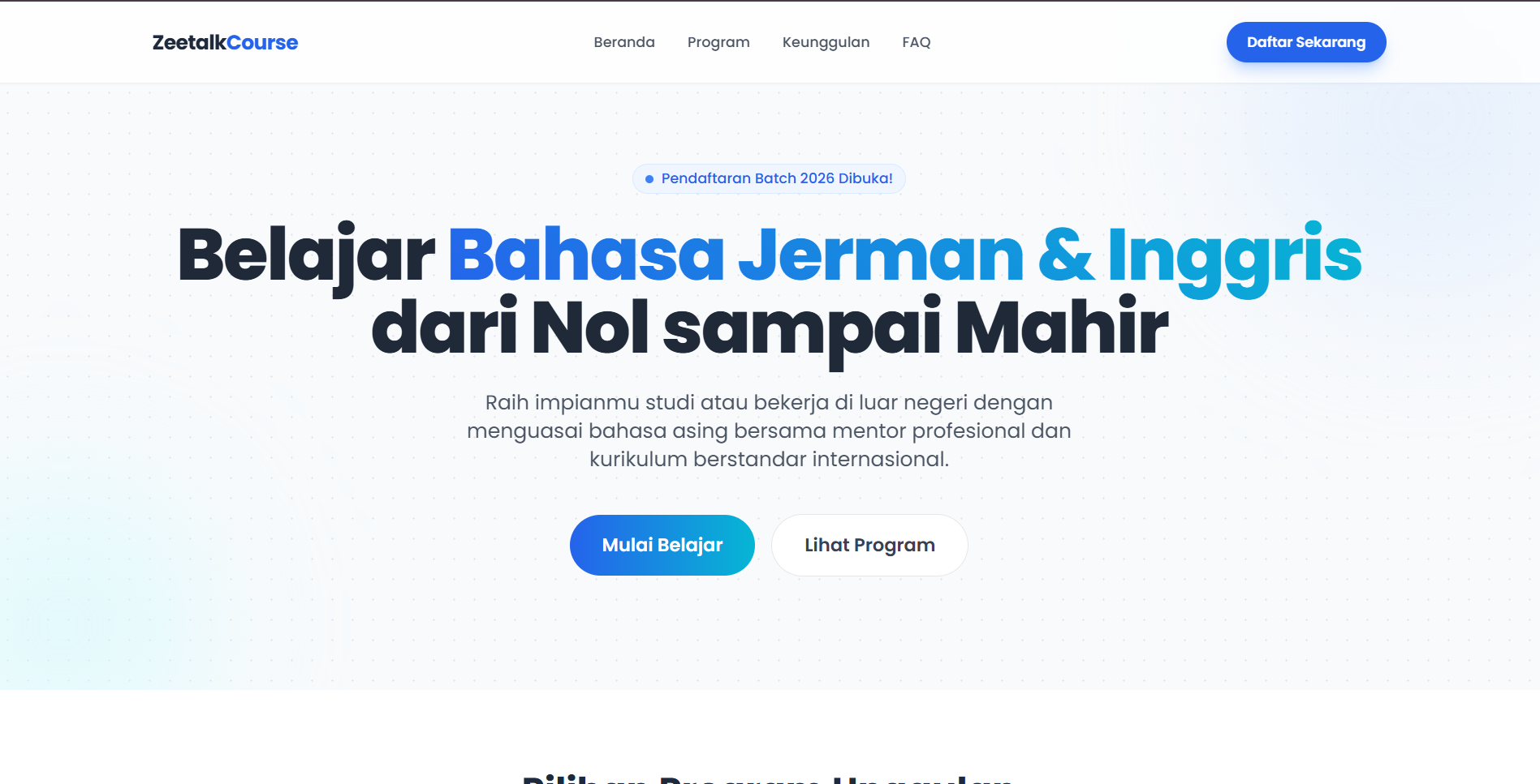Tim mendesain landing page di layar laptop